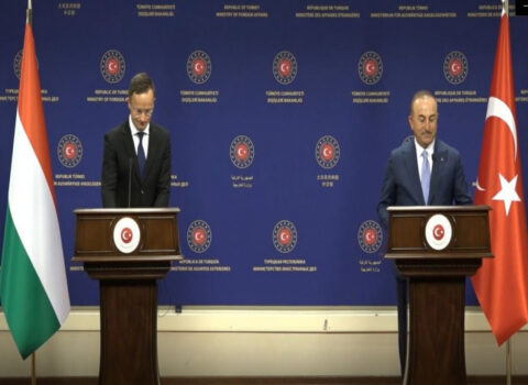 Macar nazir: “Ərazimizdən Ukraynaya silah daşınmasına icazə verməyəcəyik”