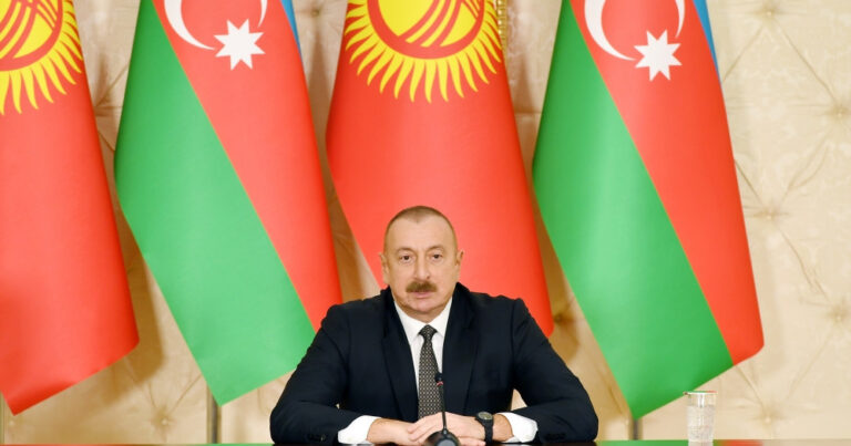 İlham Əliyev: “Qırğız Respublikası ilə münasibətlər strateji tərəfdaşlıq səviyyəsinə çatır” İlham Əliyev: “Qırğız Respublikası ilə münasibətlər strateji tərəfdaşlıq səviyyəsinə çatır”