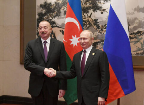 Vladimir Putin İlham Əliyevi TƏBRİK ETDİ