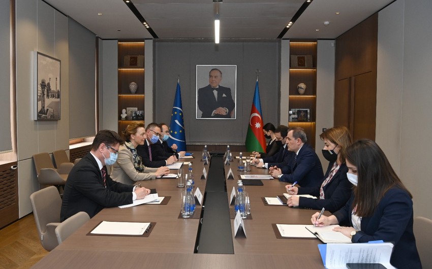 Ceyhun Bayramov Qarabağda aşkarlanan kütləvi məzarlıqlar barədə Buriçi MƏLUMATLANDIRDI