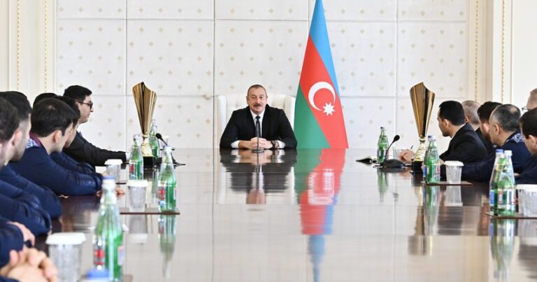 Prezident Azərbaycan millisinin üzvlərini QƏBUL ETDİ – FOTOLAR + YENİLƏNİB Prezident Azərbaycan millisinin üzvlərini QƏBUL ETDİ – FOTOLAR + YENİLƏNİB