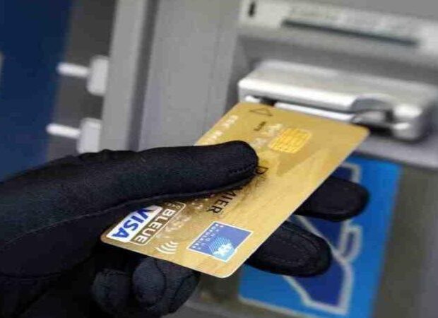 Bank kartlarından oğurluq edən şəxslər saxlanıldı