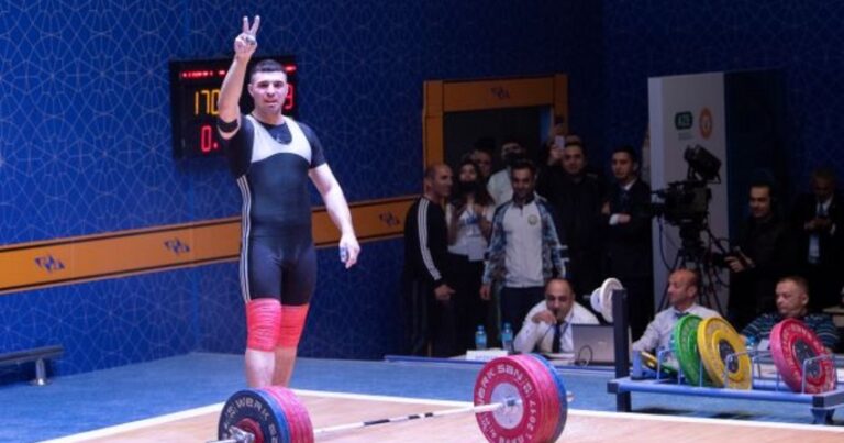 Azərbaycan ağırlıqqaldıranı Avropa çempionatında zədələndi Azərbaycan ağırlıqqaldıranı Avropa çempionatında zədələndi