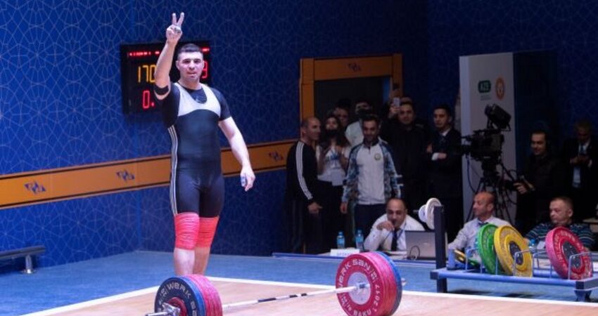 Azərbaycan ağırlıqqaldıranı Avropa çempionatında zədələndi