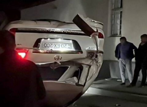 Azərbaycanda DYP rəisi sərxoş vəziyyətdə qəza törətdi – “Land Cruiser” aşdı – FOTO