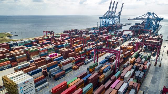 Avropa İttifaqı fevral ayında 15,8 milyard avroluq ticarət kəsiri ilə üzləşib
