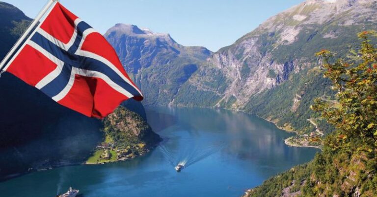 Norveç Rusiya gəmiləri üçün limanlarını bağlayır