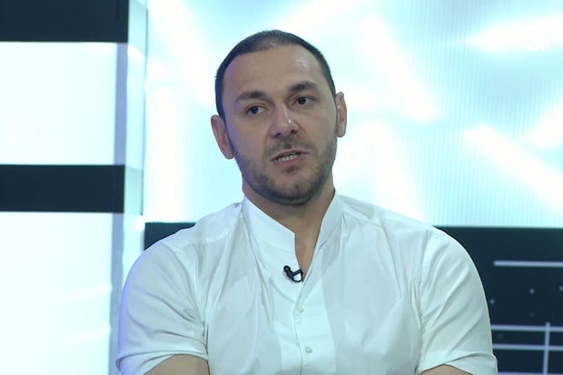 Kamran Ağayev valideynləri barədə: 