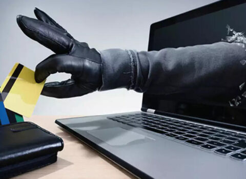 Bank kartlarınızın təhlükəsizliyini necə təmin etmək olar? – Mütəxəssisdən ÜSULLAR