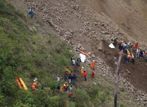 Torpaq sürüşməsi 19 nəfərin həyatına SON QOYDU