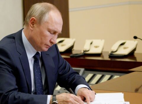 Putin onu son müsahibəsinə görə cəzalandırdı – FOTO