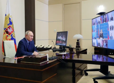Putin Təhlükəsizlik Şurasının üzvləri ilə müşavirə keçirdi