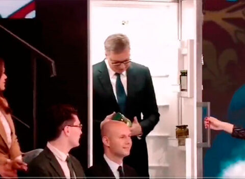 Soyuducudan çıxıb canlı yayıma qatıldı – VİDEO