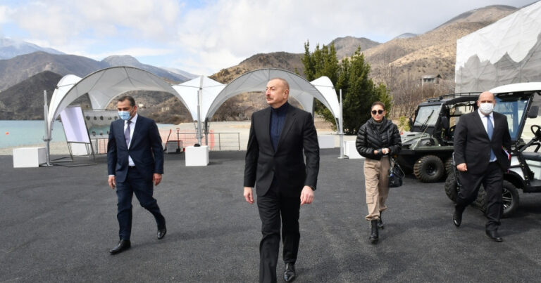 Regionların sosial-iqtisadi inkişafında yeni mərhələ BAŞLAYIB Regionların sosial-iqtisadi inkişafında yeni mərhələ BAŞLAYIB