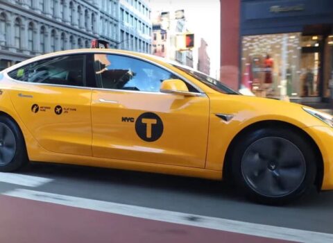 “Tesla” sürücüsüz taksi xidmətini işə salmağı planlaşdırır