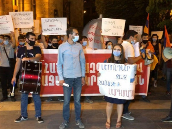 İrəvanda aksiya - Paşinyan nəyə nail olmaq istəyir?