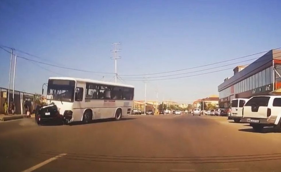 Bakıda avtobus dəhşətli qəza törətdi - ANBAAN VİDEO