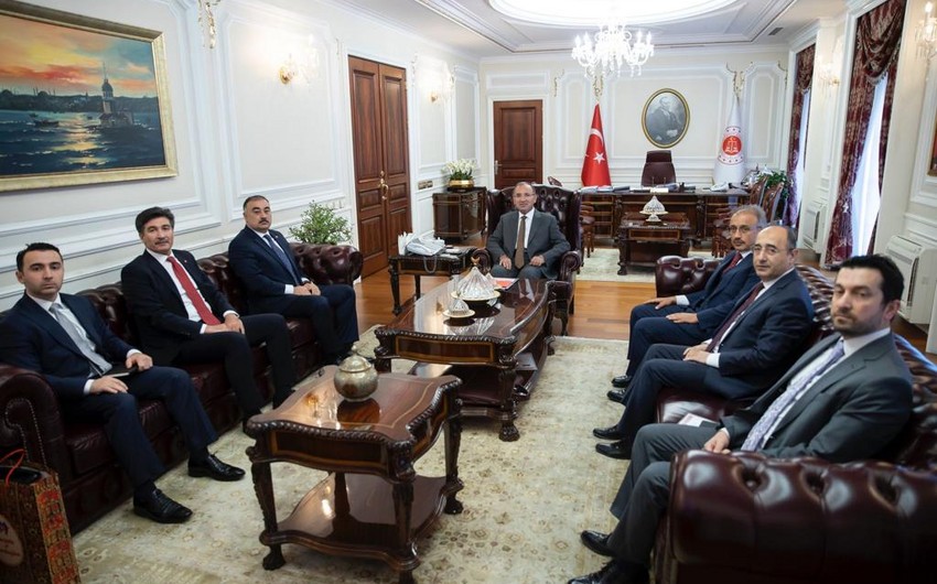 Azərbaycan səfiri Türkiyənin ədliyyə naziri ilə görüşdü