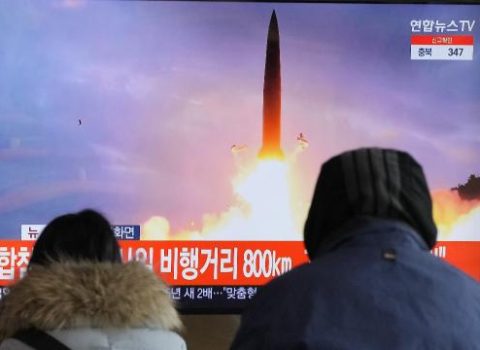 Şimali Koreya Bayden Asiyanı tərk etdikdən bir neçə saat sonra raket atdı
