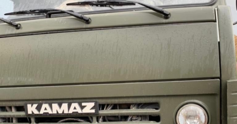 Atla yolu keçmək istəyən şəxsi “KaMAZ” vurdu Atla yolu keçmək istəyən şəxsi “KaMAZ” vurdu