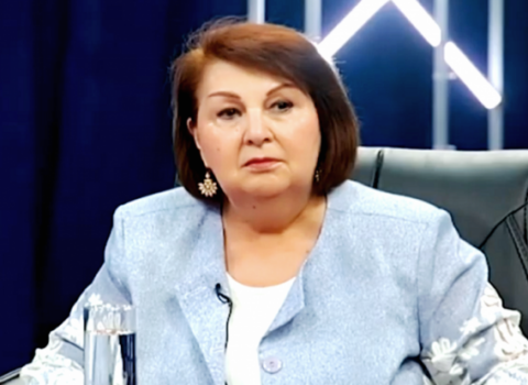 Xalq artistindən SƏRT İRAD: “Aparıcı da efirdə sırtıq-sırtıq gülər?”