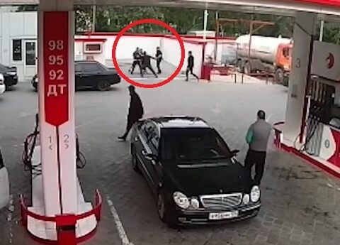Yanacaqdoldurma məntəqəsində qız üstündə DAVA – ANBAAN VİDEO