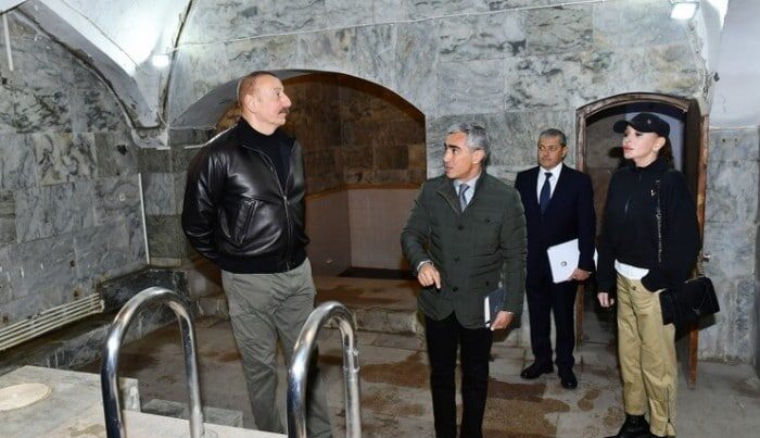 Prezident Şirin su hamamında bərpa işləri ilə tanış oldu – FOTO