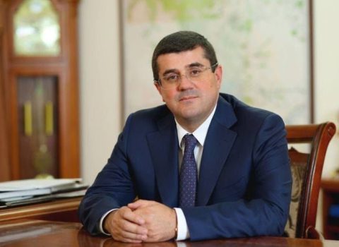 Qarabağda qondarma rejimin “rəhbəri” İlham Əliyev-Paşinyan görüşünü şərh etmədi – SADƏCƏ BAŞINI YELLƏDİ