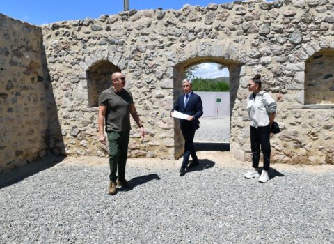 İlham Əliyev və xanımı Zəngilan məscidinin tikinti işləri ilə tanış oldu – FOTO