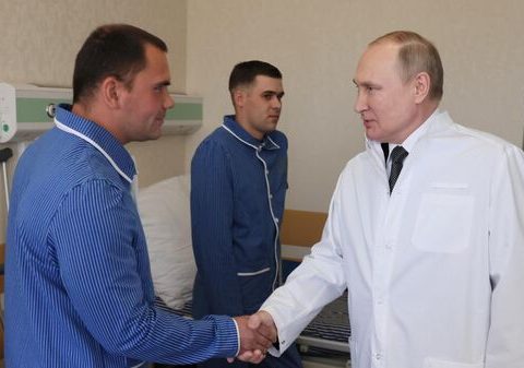 Putinin ziyarət etdiyi hərbçi görün KİM İMİŞ? – FOTO/VİDEO
