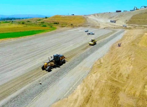 Əhmədbəyli-Horadiz-Mincivan avtomobil yolunda işlər 49 % tamamlanıb