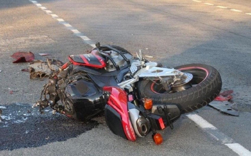 Sabirabadda motosiklet avtomobillə toqquşdu - Xəsarət alanlar var