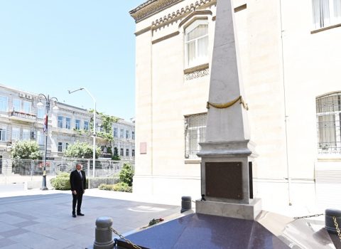 Prezident Azərbaycan Xalq Cümhuriyyətinin şərəfinə ucaldılmış abidəni ziyarət etdi – FOTO