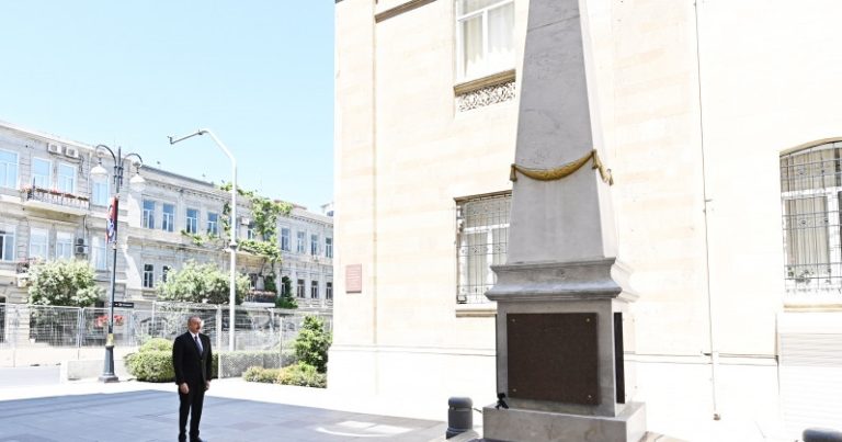 Prezident Azərbaycan Xalq Cümhuriyyətinin şərəfinə ucaldılmış abidəni ziyarət etdi – FOTO Prezident Azərbaycan Xalq Cümhuriyyətinin şərəfinə ucaldılmış abidəni ziyarət etdi – FOTO