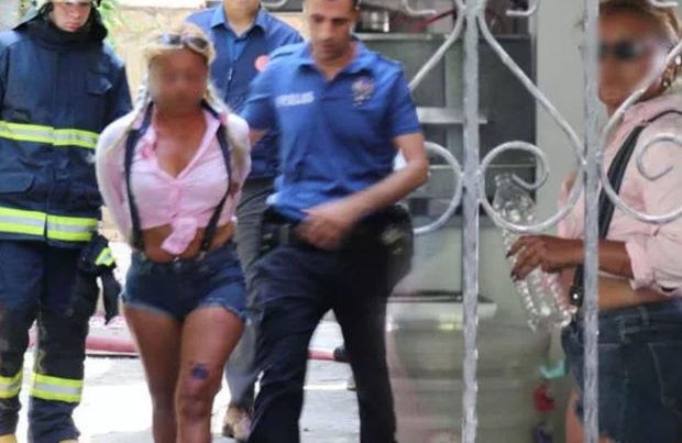 Antalyada əlində bıçaq olan qadın hoteli yandırmaq istədi – VİDEO + FOTO Antalyada əlində bıçaq olan qadın hoteli yandırmaq istədi – VİDEO + FOTO