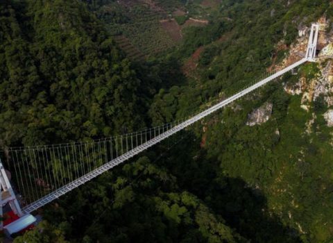 Vyetnamda dünyanın ən uzun şüşə körpüsünün açılışı olub – FOTO