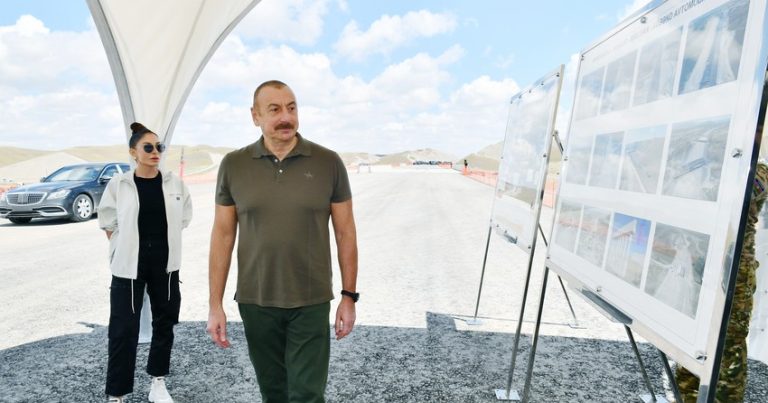 Prezident və birinci xanım Zəngəzur dəhlizinin tikintisi ilə tanış olublar – YENİLƏNİB Prezident və birinci xanım Zəngəzur dəhlizinin tikintisi ilə tanış olublar – YENİLƏNİB