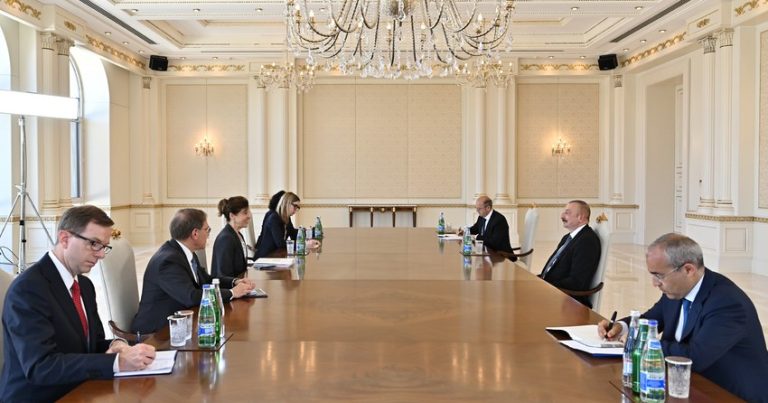 Prezident İlham Əliyev Laura Loxmanı qəbul etdi – FOTO Prezident İlham Əliyev Laura Loxmanı qəbul etdi – FOTO