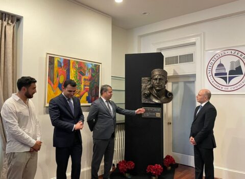 Hüseyn Cavidin büstü ABŞ-Azərbaycan Ticarət Palatasına hədiyyə olundu — FOTO