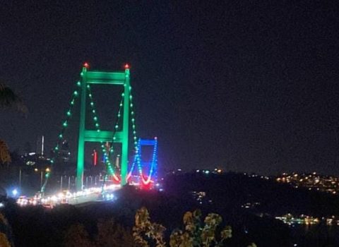 İstanbulun rəmzləri Azərbaycan bayrağının rənglərinə büründü – FOTO