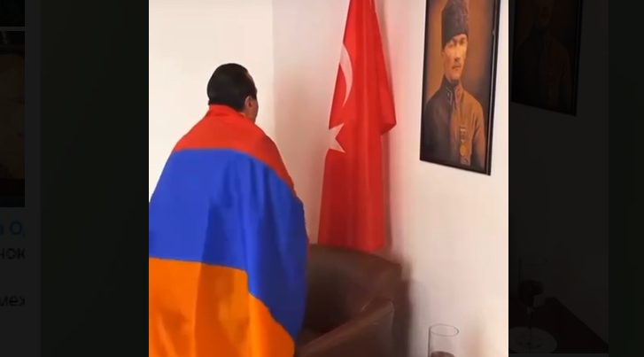 Ermənilərdən daha bir ALÇAQLIQ – Türk bayrağını və Atatürkü təhqir etdilər – VİDEO Ermənilərdən daha bir ALÇAQLIQ – Türk bayrağını və Atatürkü təhqir etdilər – VİDEO