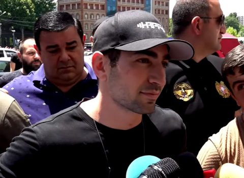 “Etirazçıların necə döyülməsinə baxan Nikolun ruhu sevinir” – Levon Koçaryan