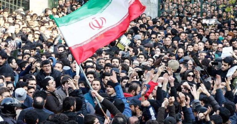 İranda etirazçılar avtomobil yolunu bağladı – VİDEO