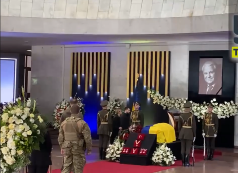 Zelenski Ukraynanın birinci prezidenti Leonid Kravçukla BELƏ VİDALAŞDI – VİDEO