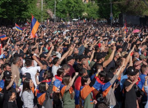 İrəvanın mərkəzində eyni vaxtda dörd yürüş – Etirazçılar bu istiqamətlərdə hərəkət edir – VİDEO
