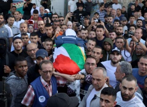 Öldürülən jurnalistin dəfn mərasimində TOQQUŞMA – Cənazəni götürmək istədilər – FOTO/VİDEO