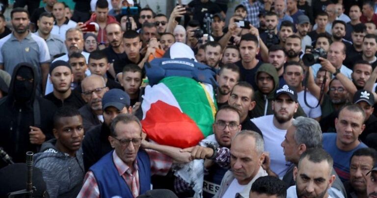Öldürülən jurnalistin dəfn mərasimində TOQQUŞMA – Cənazəni götürmək istədilər – FOTO/VİDEO Öldürülən jurnalistin dəfn mərasimində TOQQUŞMA – Cənazəni götürmək istədilər – FOTO/VİDEO