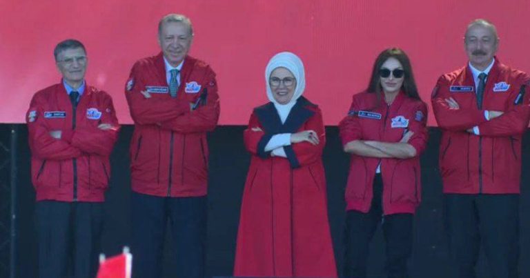 “TEKNOFEST Azərbaycan”: İlham Əliyev və Ərdoğana xatirə hədiyyələri təqdim olundu “TEKNOFEST Azərbaycan”: İlham Əliyev və Ərdoğana xatirə hədiyyələri təqdim olundu