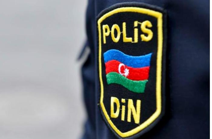 Keçmiş polis Şəhidlər xiyabanında ÖZÜNÜ ASDI