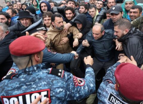 Ermənistan müxalifəti İFŞA EDİLDİ: Mitinqlərində iştirak etmək üçün insanlara pul paylayanlar saxlanıldı
